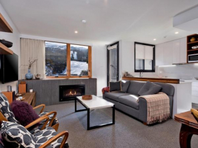 Gloria Nanook Squatters 17 Thredbo Village